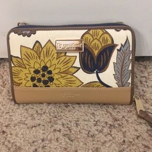 Cross body small purse or can be used as clutch